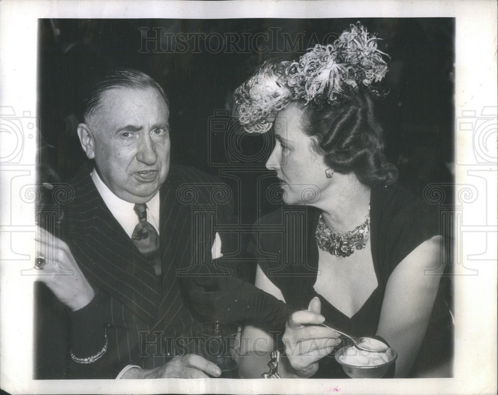 1944 Press Photo Aviation inventor Vincent Bendix  Mrs Verbena Hebbard supper - Historic Images