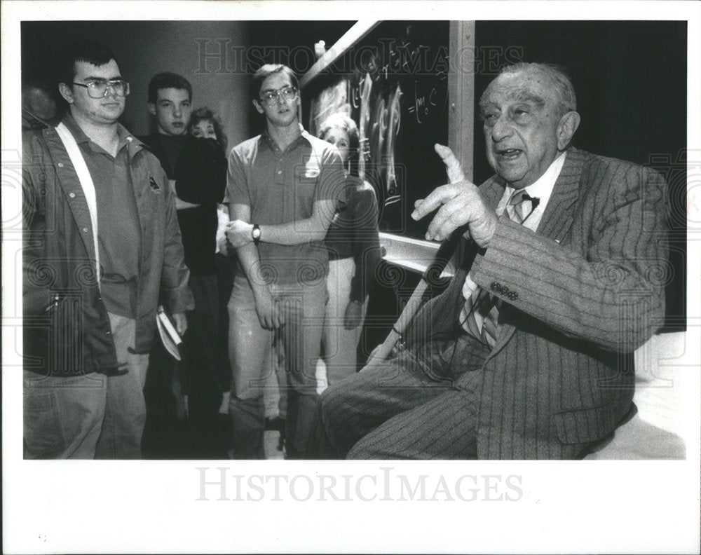 1991 Press Photo Atomic Scientist Edward Teller Science Waukegan East School - Historic Images