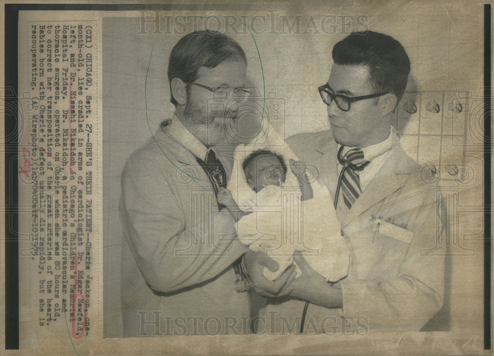 1975 Cherre Jackson Cradled Arm Cardiologist Doctor Edgar Newfeld - Historic Images