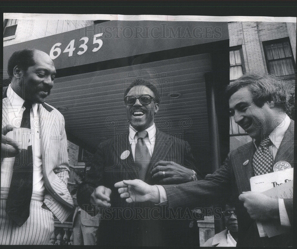 1974 Duke McNeil Richard Newhouse Alderman Singer laugh ceremonies - Historic Images