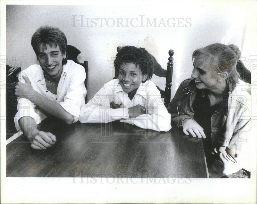 1986 Press Photo KHALID TEANER TERRY LINDHOLM CORRINNA LINDHOLM - Historic Images