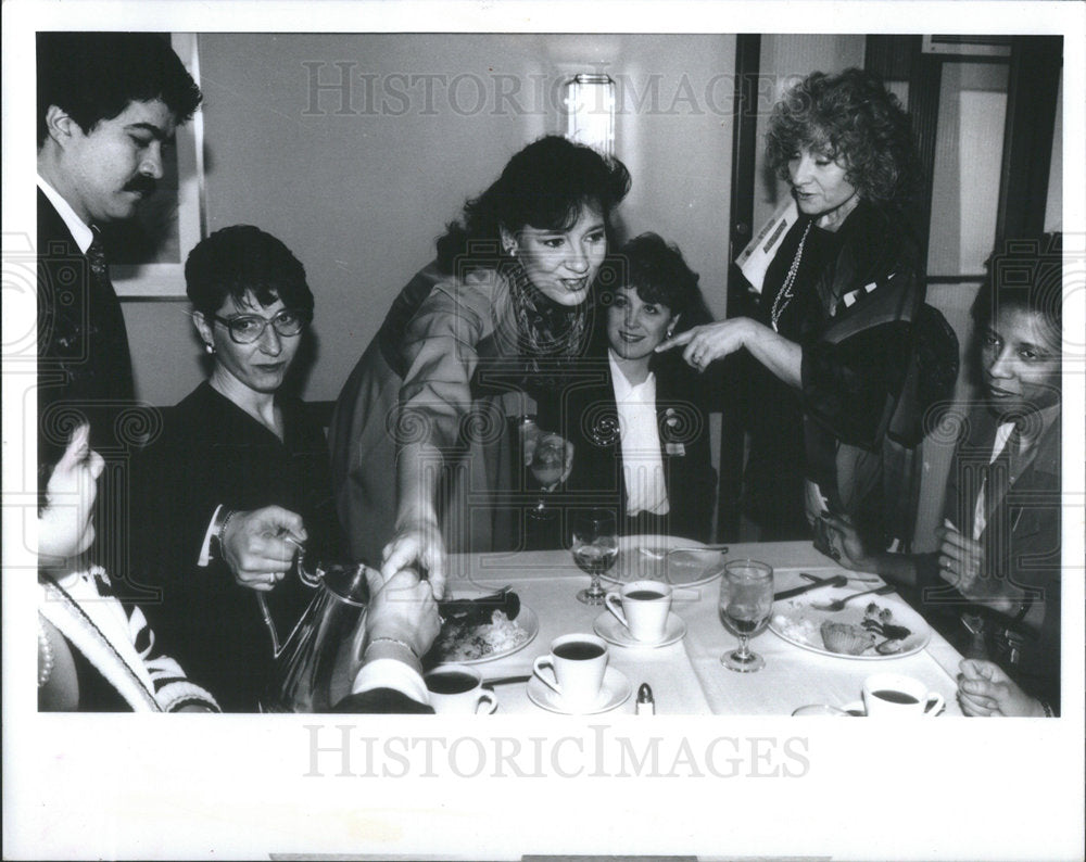 1991 DEMOCRAT MIRIAM SANTOS CITY TREASURER MEETS SUPPORTERS - Historic Images