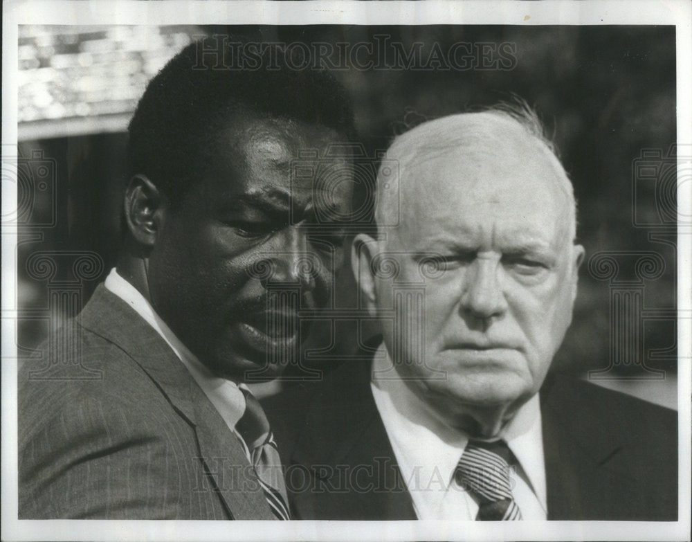 1973 JAMES MCEACHIN AMERICAN ACTOR AUTHOR PAT O&#39;BRIEN - Historic Images