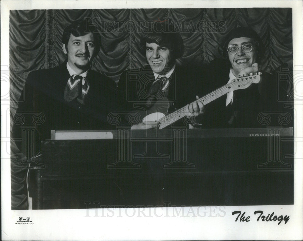 1971 Press Photo BILL BARTLETT TRILOGY - Historic Images