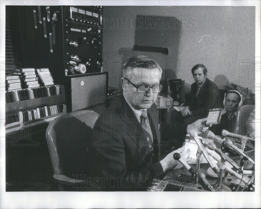 1977 Press Photo William Beane FBI Chicago Division Charles office Illinois - Historic Images