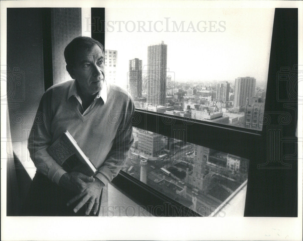 1986 Press Photo Roger Vadim Book Love Life Picture Desk Sunday Ritz Carlton - Historic Images