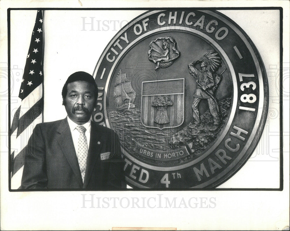 1987 Press Photo Alderman Robert Shaw ward City Hall Seal Ship Amanda Alcock - Historic Images