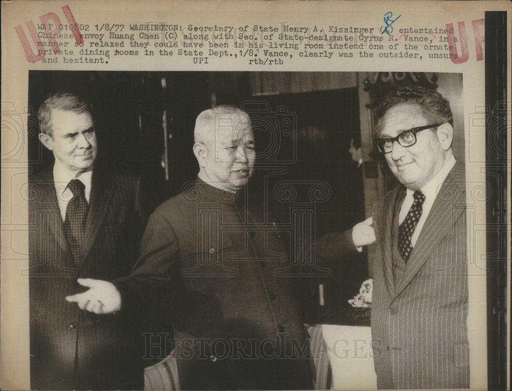 1977 Press Photo Henry Kissinger Entertained Envoy Huang Chen With Cyrus Vance - Historic Images