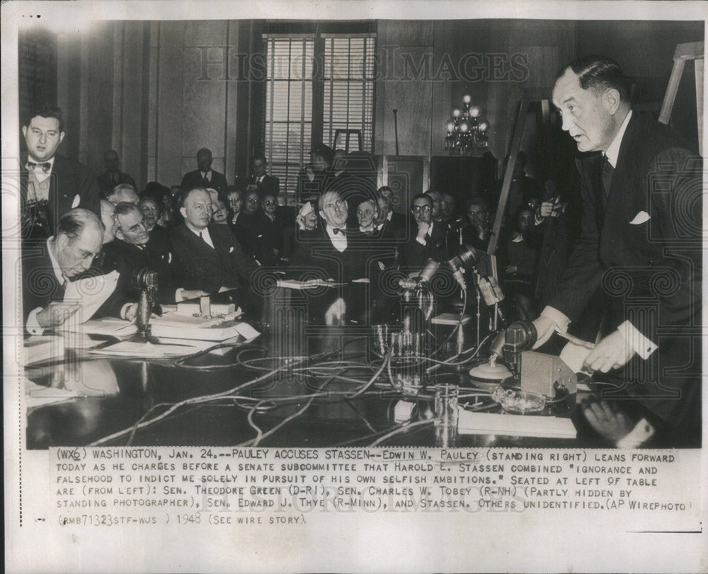 1948 Press Photo Edwin Pauley Leans As Charges A Subcommittee That Stassen - Historic Images