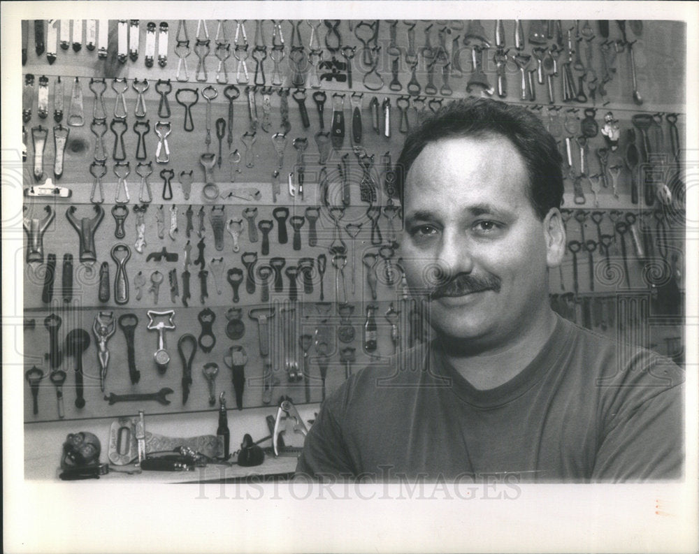 1989 Press Photo John Van Amerongon Bottle Open Collection Live Room History - Historic Images