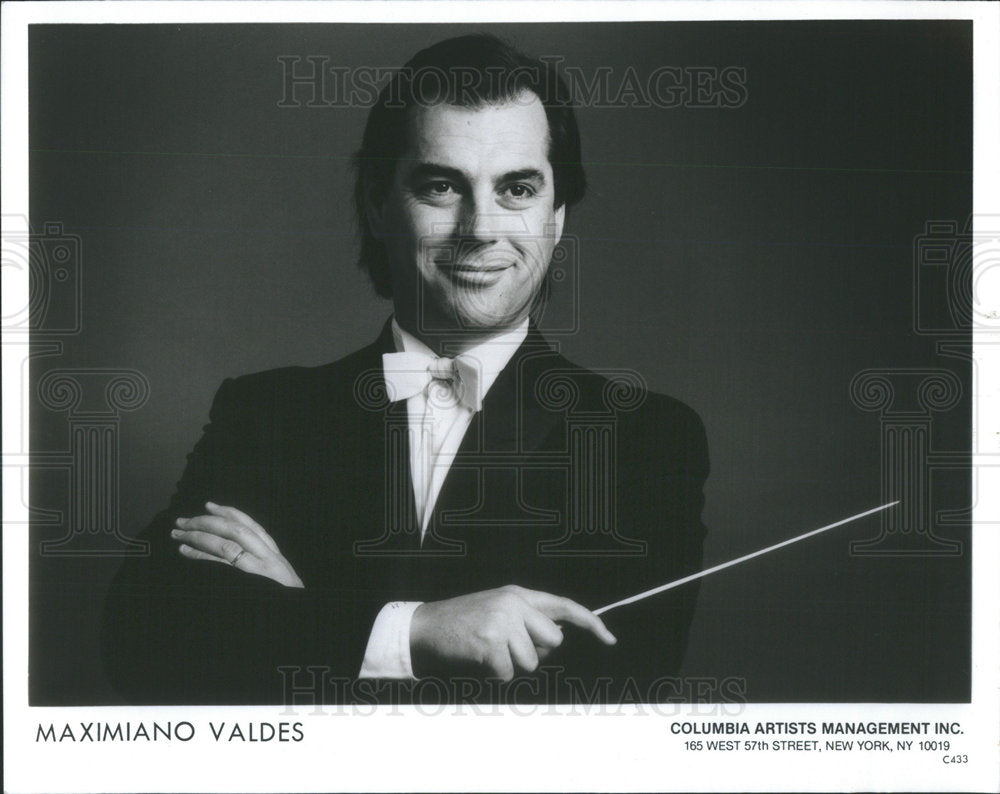 1996 Press Photo Maximiano Valdes Grant Park Symphony Orchestra perform - Historic Images