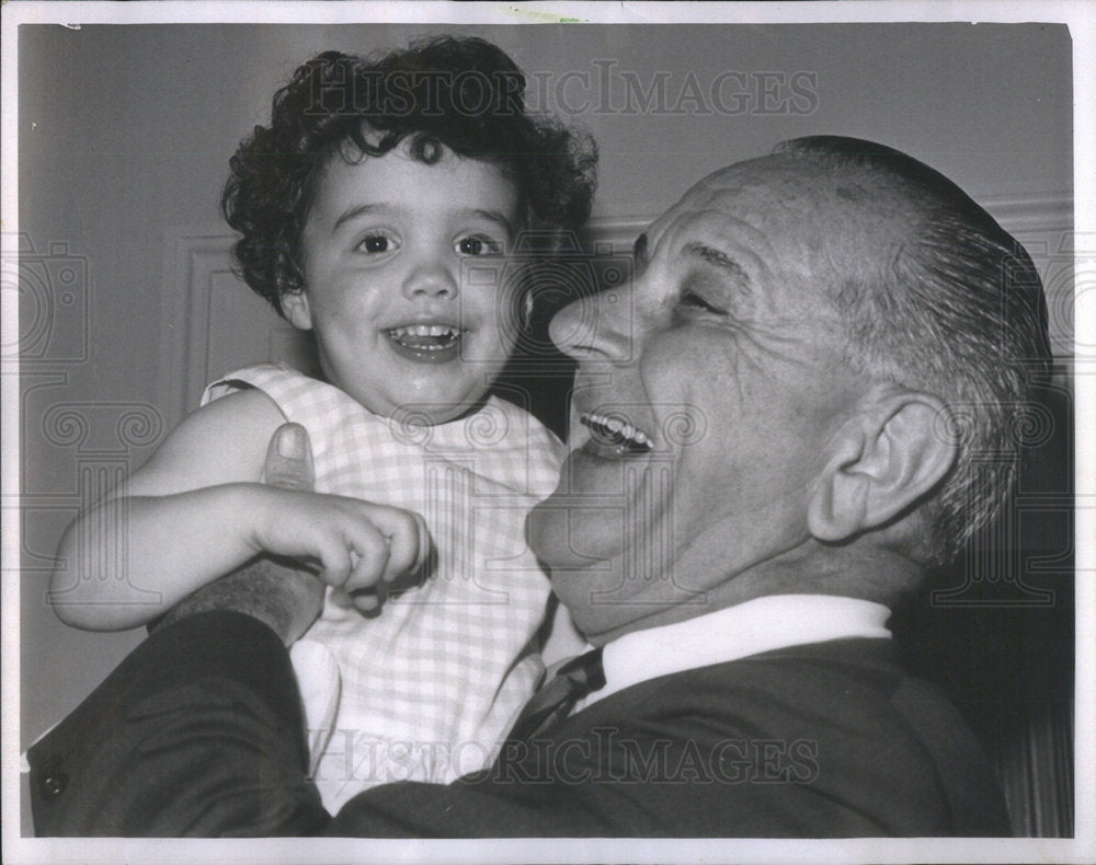 1966 Press Photo Lyndon Johnson President Courtnay Lynda Valenti Jack Mary - Historic Images