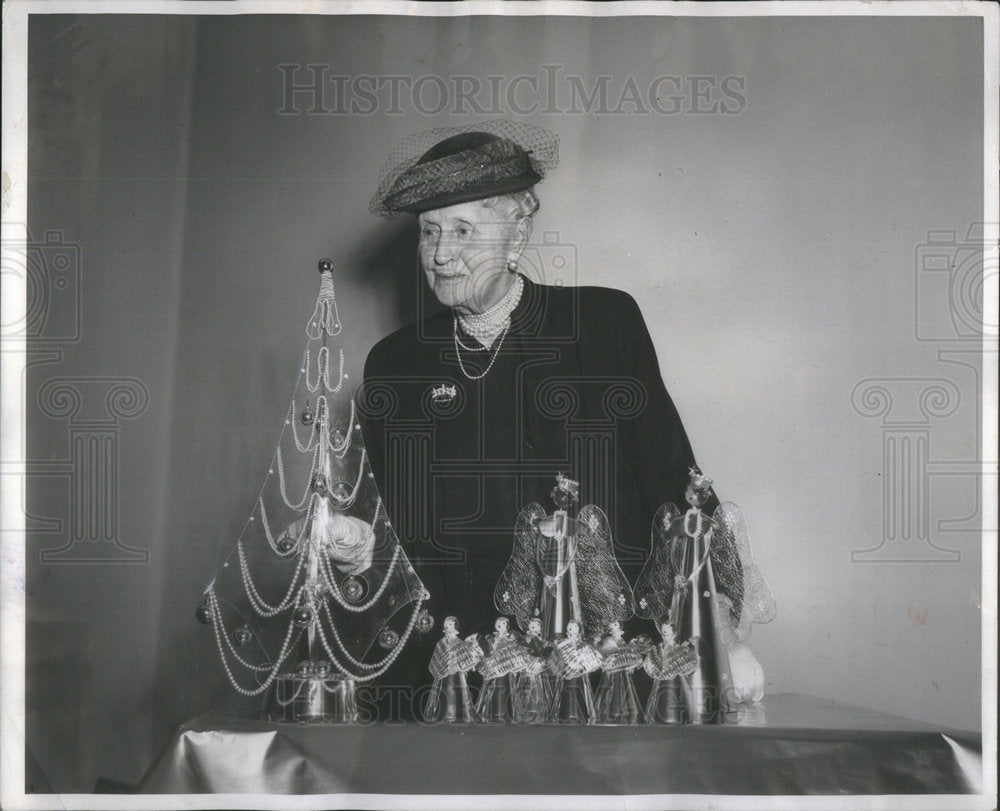 Press Photo Patrick Valentine Ribbon Fancy Paper Passavant Hospital Gift Shop - Historic Images