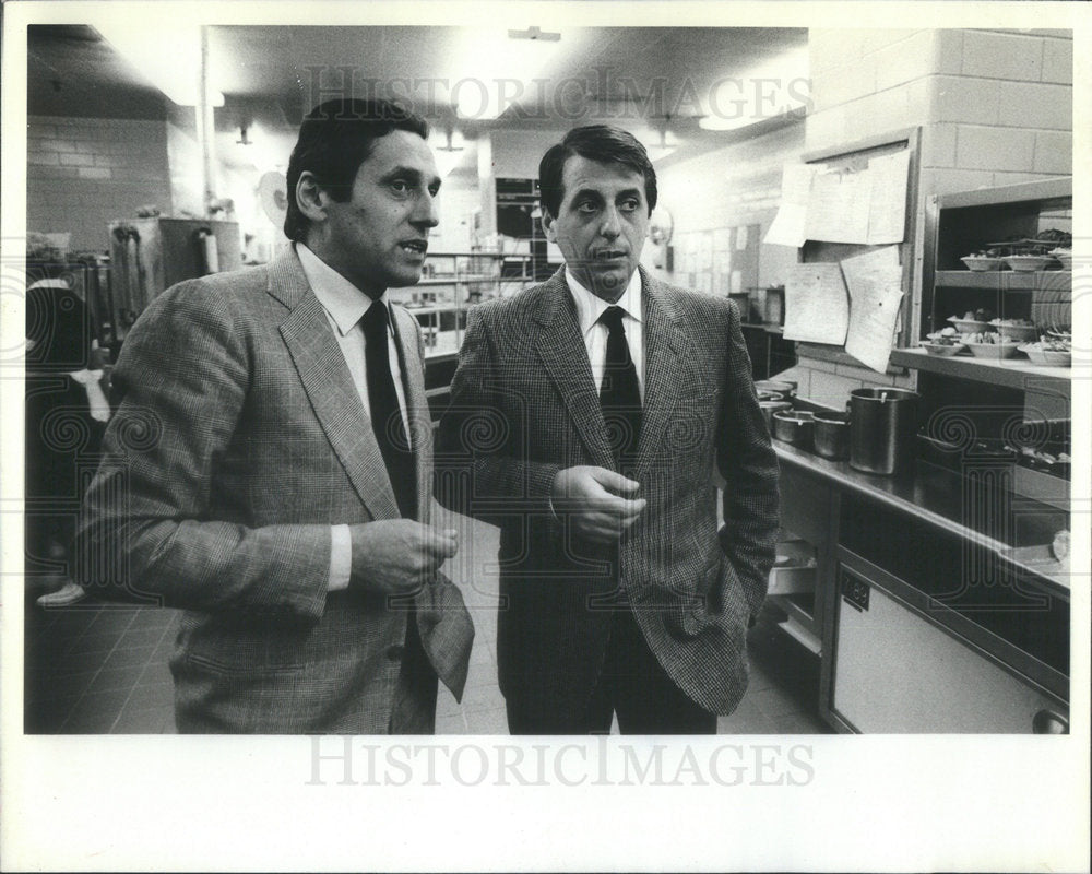 1982 Press Photo Italian hotel execs in &quot;Vivere Italiano&quot; promo in Chicago - Historic Images