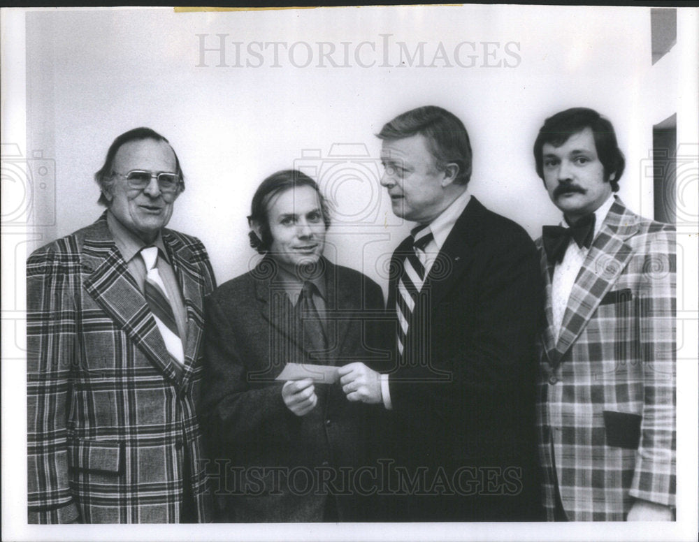 1974 Press Photo Michael Salmon American Film Director Television Personality - Historic Images