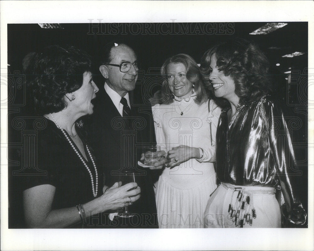 1982 Press Photo STEVE BARRON DIRECTOR PRODUCER WIFE LYNN - Historic Images