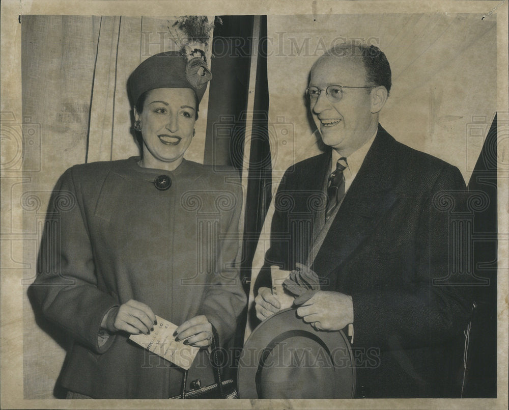 1947 MRS.ATTORNEY GENERAL GEORGE F. BARRETT VOTE - Historic Images