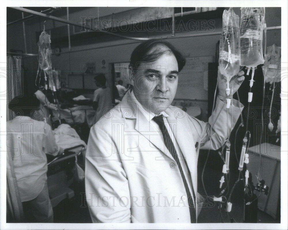 1992 Press Photo JOHN BARRETT HEAD TRAUMA UNIT-COOK COUNTY HOSPITAL - Historic Images