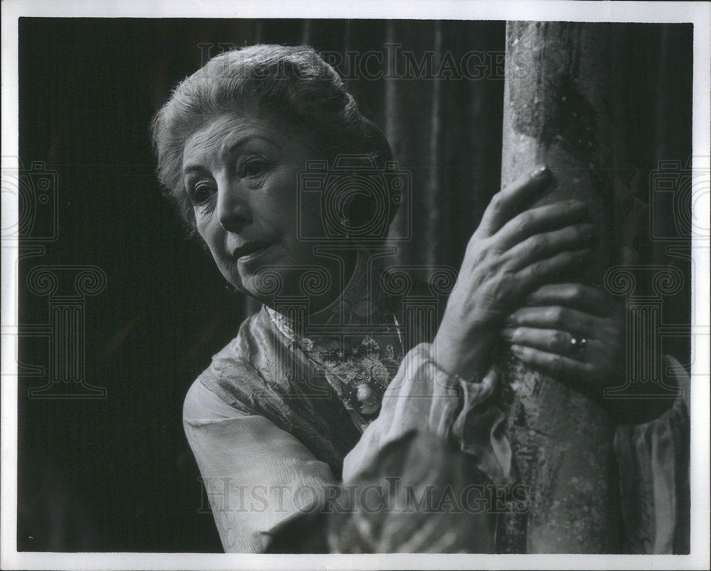 1975 Press Photo Actress Brenda Forbes Mrs Rafi The Sea Play - Historic Images