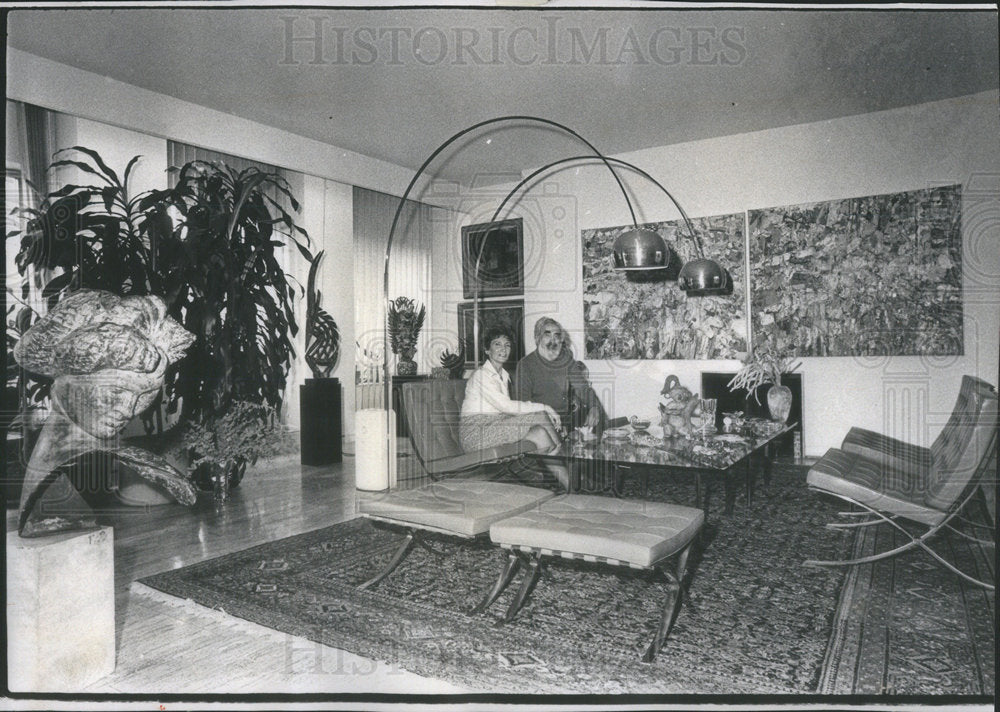 1973 Irv Helen Shells Living Room Is Rich Combination Of Classic Art - Historic Images