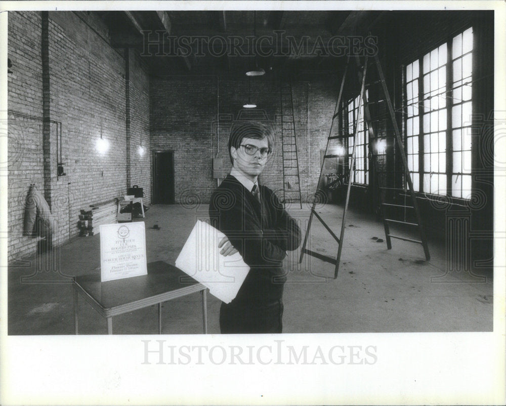 1983 Press Photo Mark Seward Mng Dir Of Phoenix Comm Theater - Historic Images