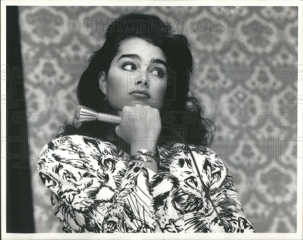 1987 Press Photo Actress And Model Brooke Shields Promotes Her Beauty Products - Historic Images