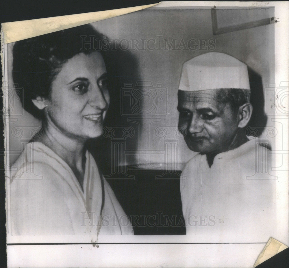 1964, Mrs. Indira Gandhi And Lal Bahadur Shastri At India's Congress - Historic Images