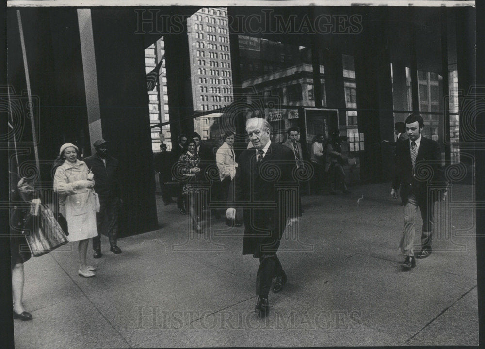 1973 Press Photo Convicted County Clerk Edward J Barrett Federal Building - Historic Images