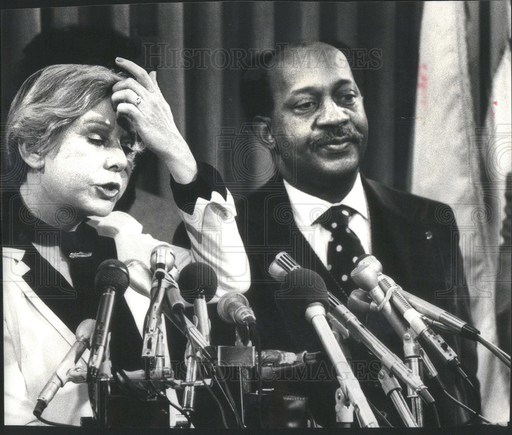 1979 Press Photo Jane Byrne Eugene Barnes CTA Chairman - Historic Images