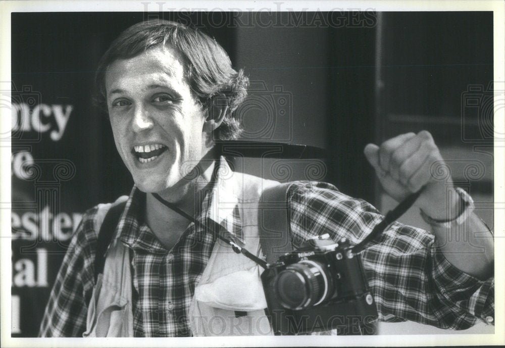 1981 Press Photo photographer David Barnes attack punk singer Windy O'Williams - Historic Images