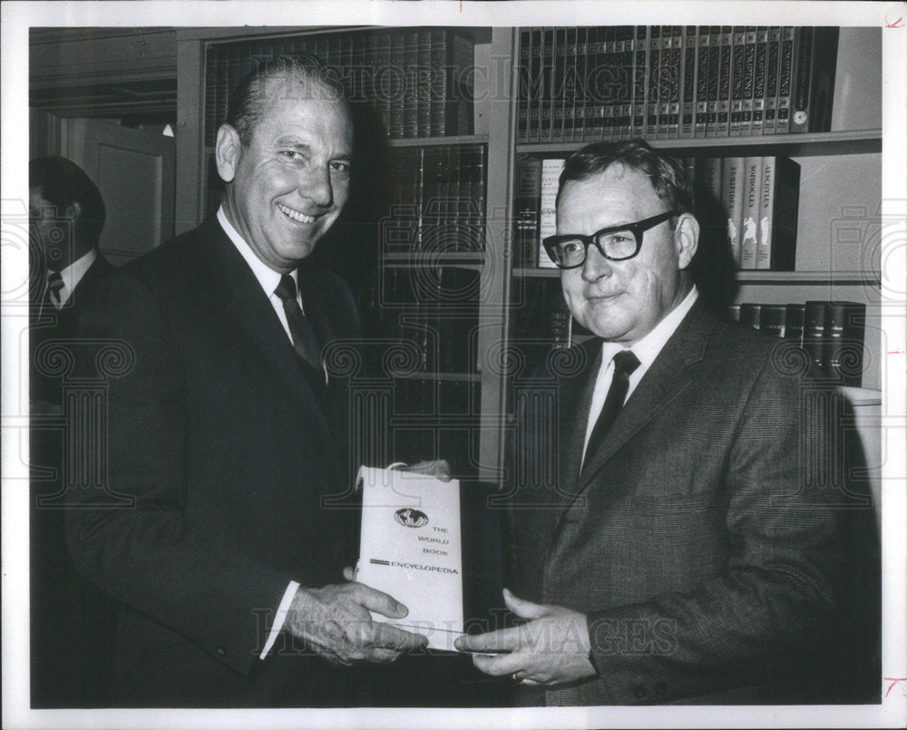 1969 Press Photo Richard Ogilvie World Encyclopedia Robert Barker - Historic Images