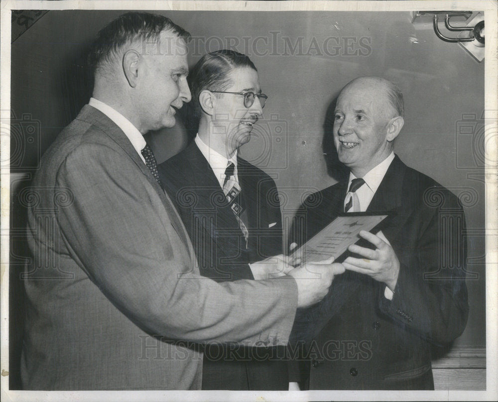 1953 Tom Barrett ST Graphic Charts Maker Gets Award From Lambda Alph - Historic Images