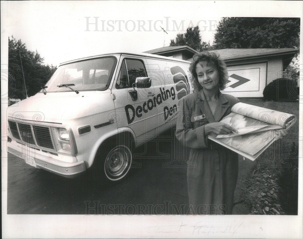 1989 Press Photo Dawn Wagner Decorating Den - Historic Images