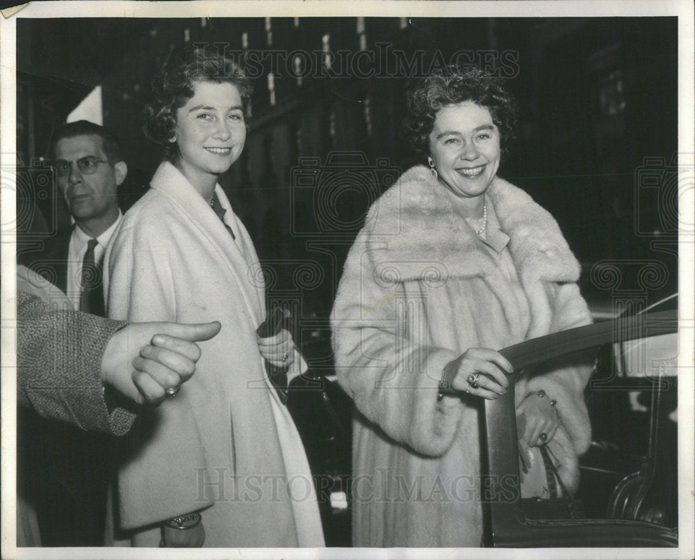 1958 Press Photo Queen Of Greece Fredricka With Her Daughter Princess Sophia- Historic Images