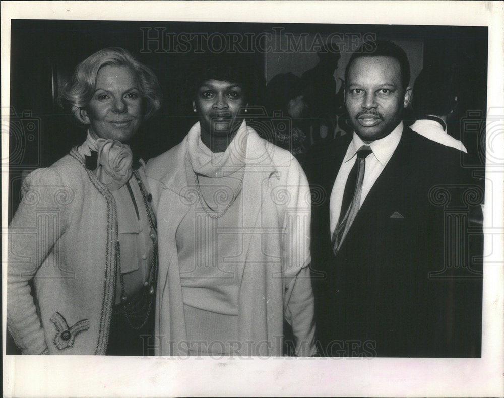 1984 Press Photo Bonnie Swearingen, Belvon, &amp; Cleve Walker Boys Club Fundraiser - Historic Images