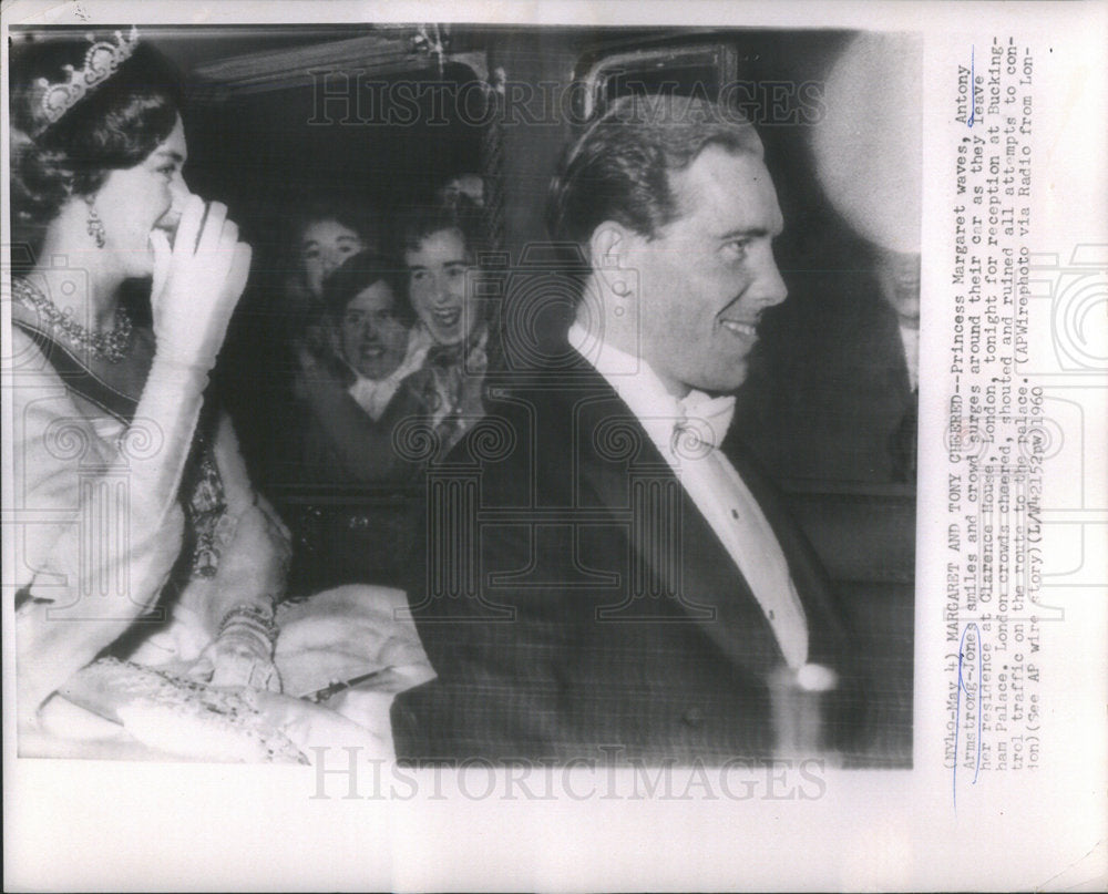 1960 Press Photo Margaret Tony Cheered Princess Margaret Antony Armstrong - Historic Images