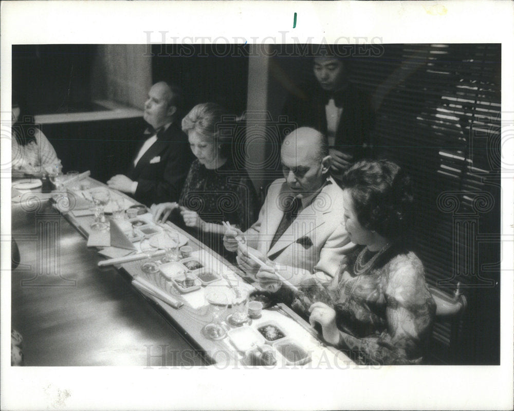 1977 Press Photo Music Dir Of Chgo Symphony Orch Sir Georg Solti & Wife N Tokyo - Historic Images