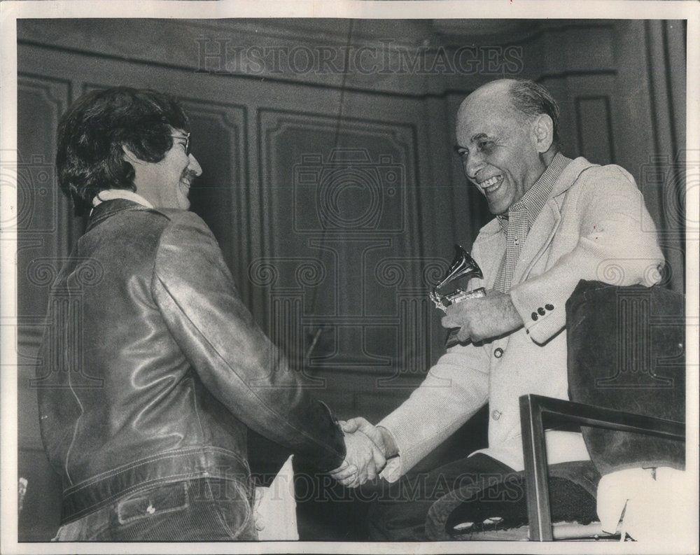 1981 Press Photo Sir Georg Solti Music Director Conductor Robin McBride Grammy - Historic Images