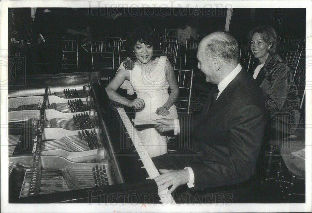 1980 Press Photo Sir Georg Solti  & Pianist On 1887 Piano - Historic Images