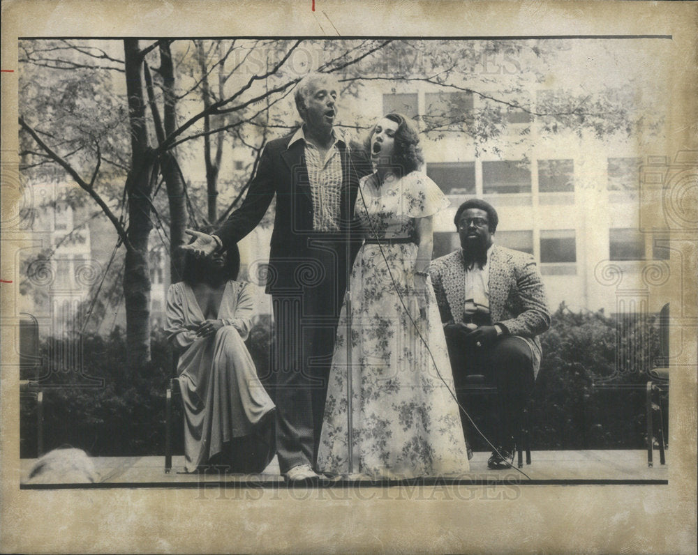 1975 Alan Stone &amp; Joan Culler Of  Chicago Opera Studio Singing - Historic Images