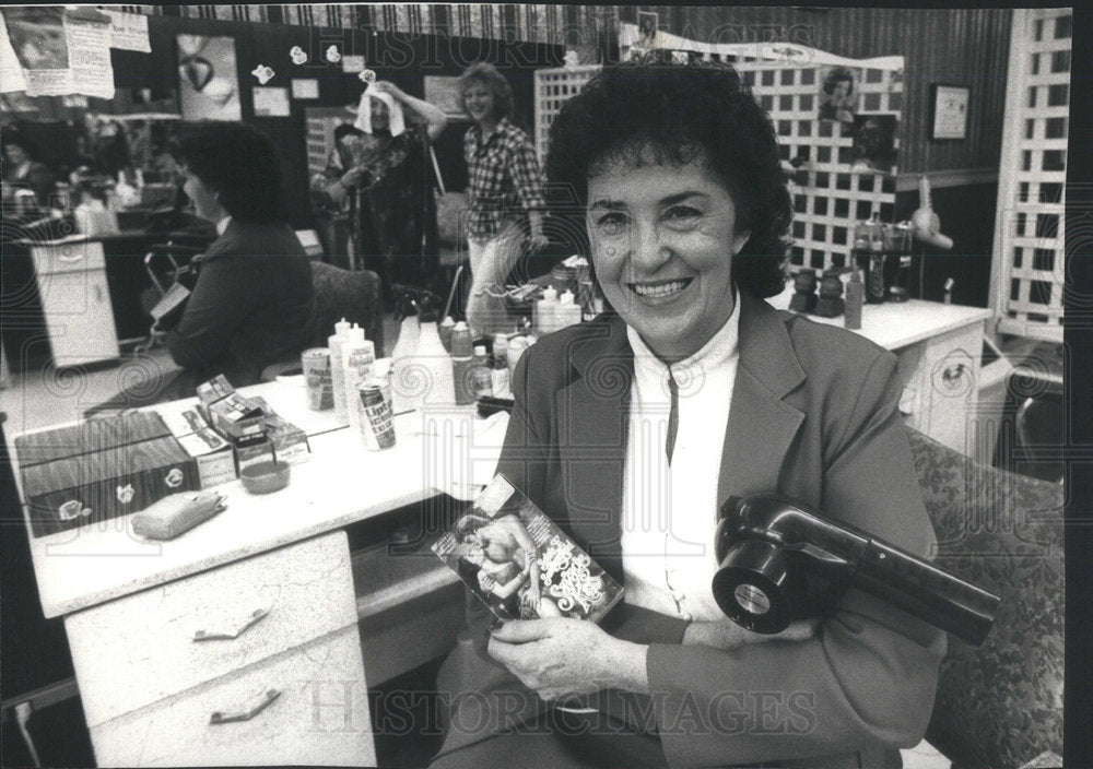 1985 Press Photo Sylvie Sommerfield Westgate Beauty Salon Novelist - Historic Images