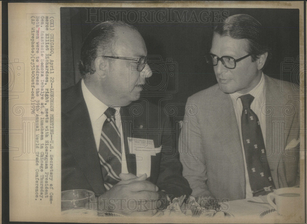 1976 Press Photo Elliot Richardson Nicaraguan Anastasie Somoza Debalye luncheon - Historic Images