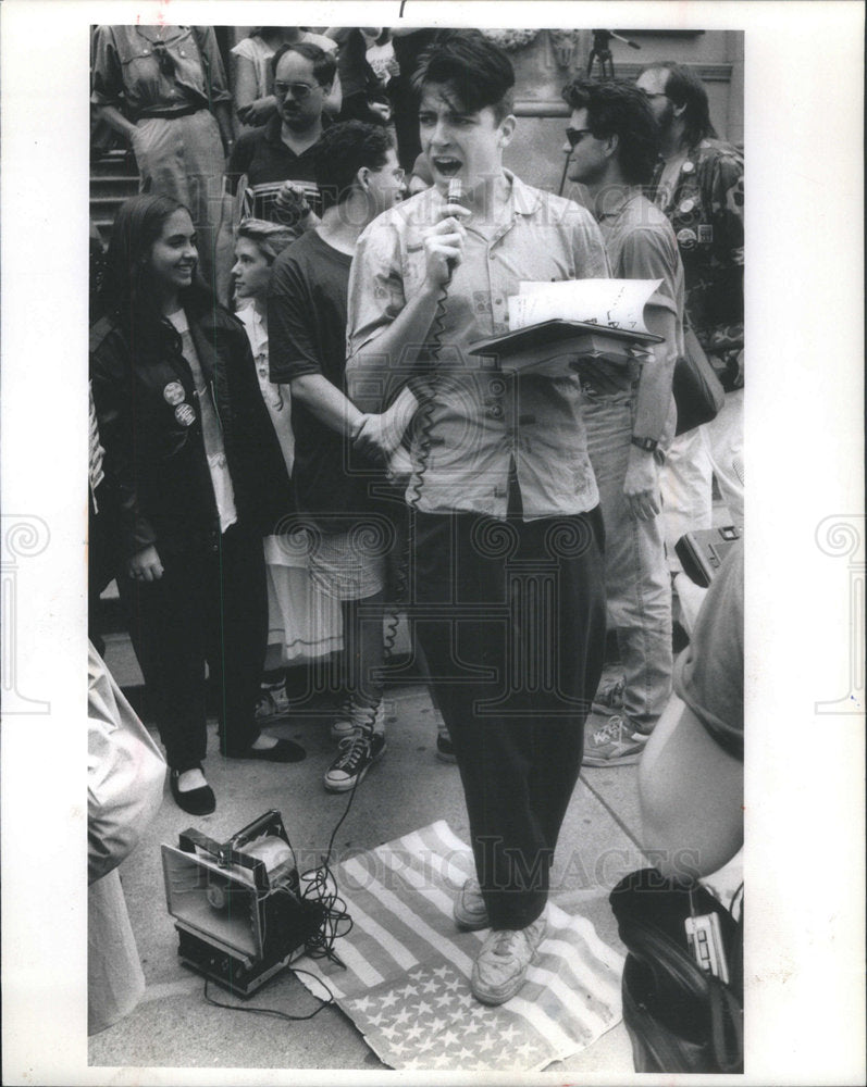 1989 Press Photo Denmark Vessey Stands On American Flag Supreme Court Ruling - Historic Images