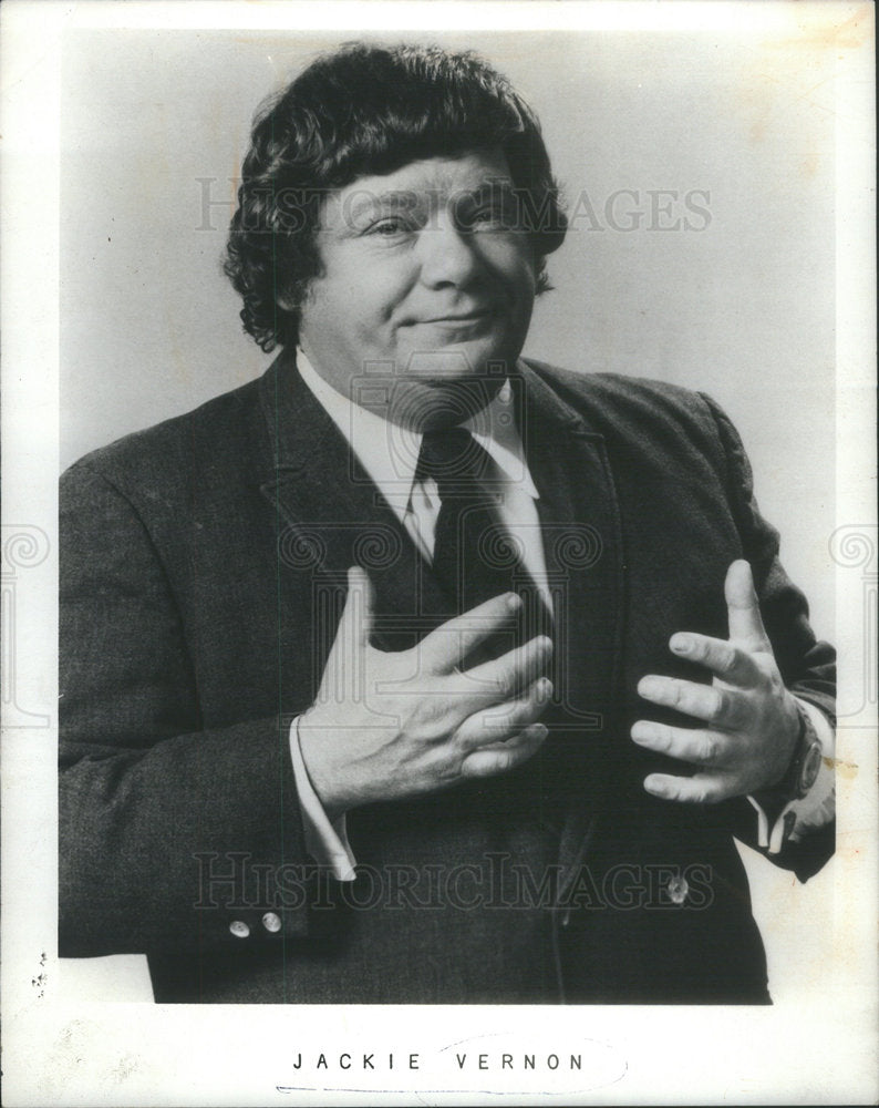 1973 Press Photo Comedian Jackie Vernon - Historic Images