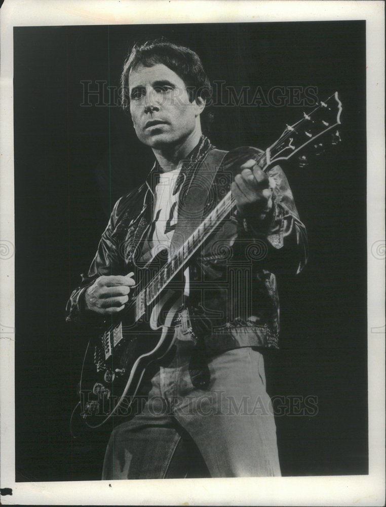 1984 Press Photo Paul Simon Hosts Twenty-third Grammy Awards Show - Historic Images