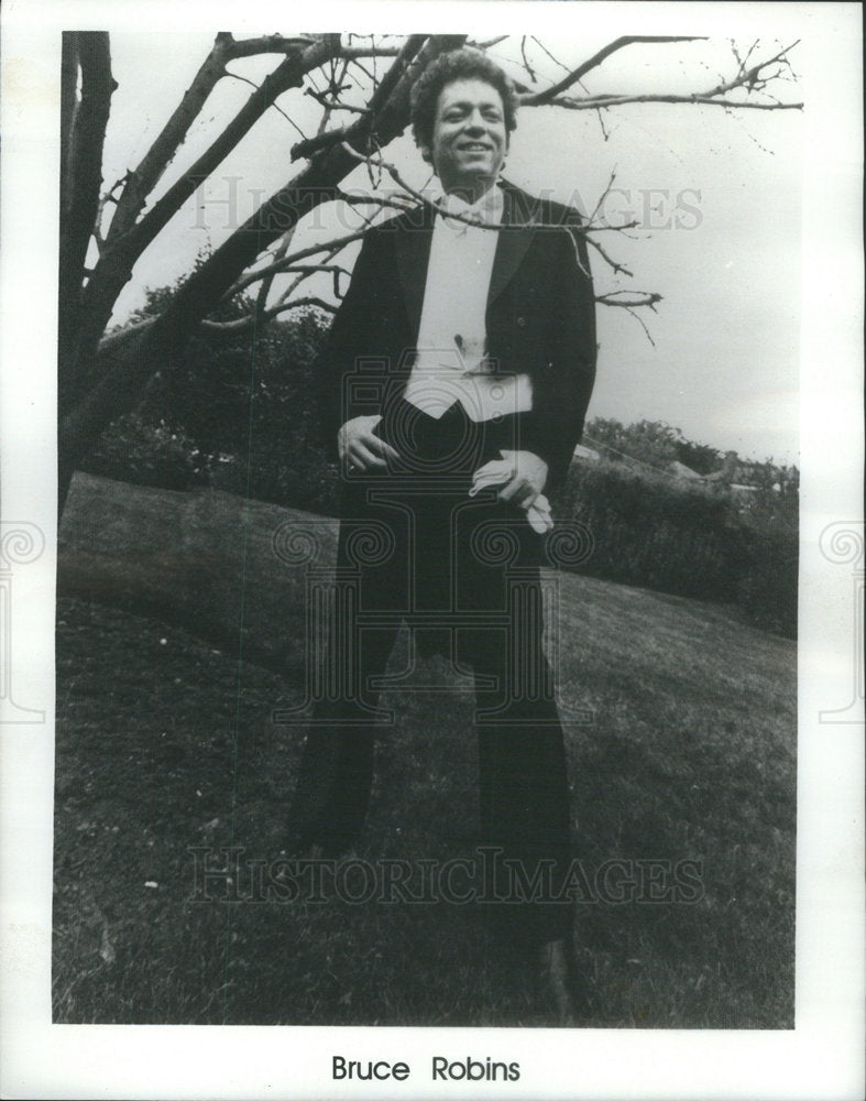 1974 Press Photo Piano Artist Bruce Robins Puts Talent to Work Classical Music - Historic Images