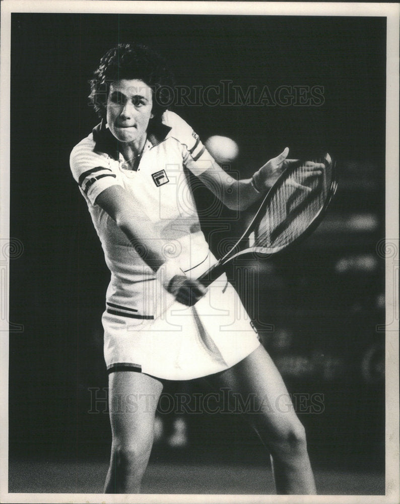 1981 Press Photo Tennis Player Pam Shriver Returns Shot - Historic Images