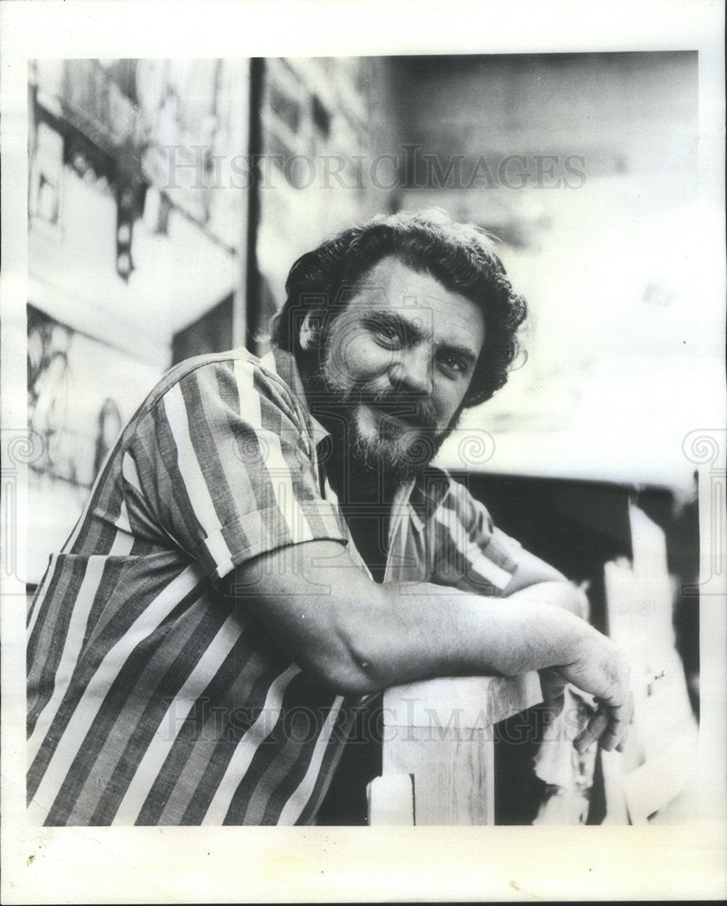 1991 Press Photo Exhibit by Carl and Kay Schwartz in the Gallery in Marina City - Historic Images