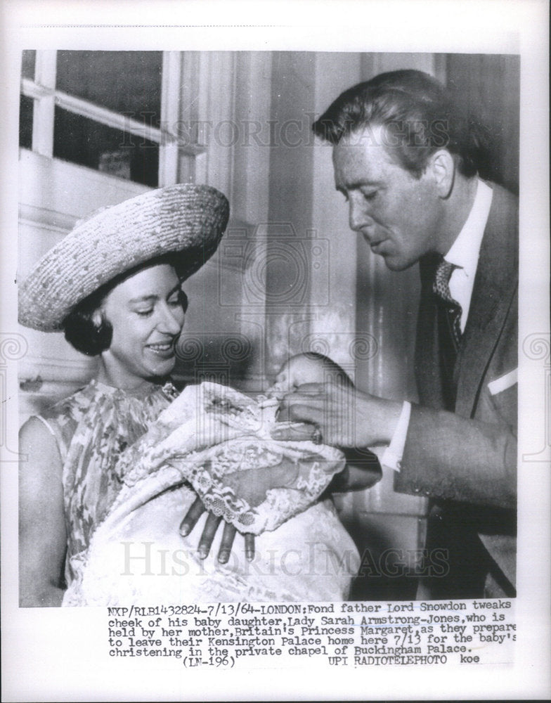 1964 Princess Margaret With Baby Sarah And Father At Christening - Historic Images