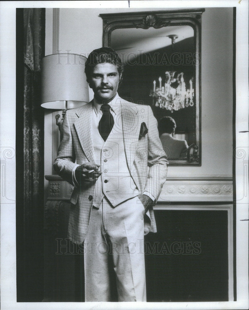 1977 Press Photo Dashing Egon Von Furstenberg Bigsby & Kruthrs - Historic Images